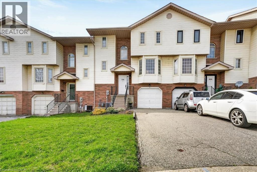 636 GRANGE Crescent thumbnail 3