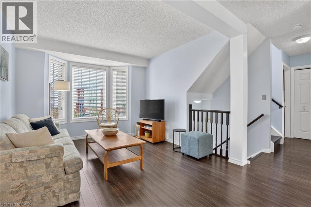 636 GRANGE Crescent thumbnail 9