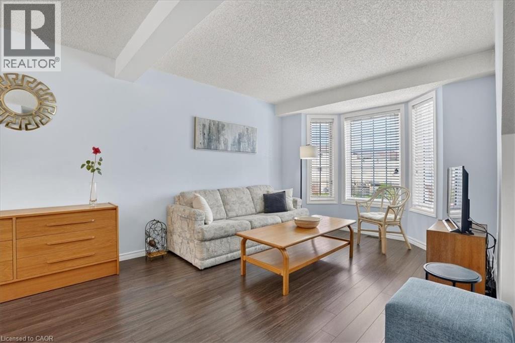 636 GRANGE Crescent thumbnail 8