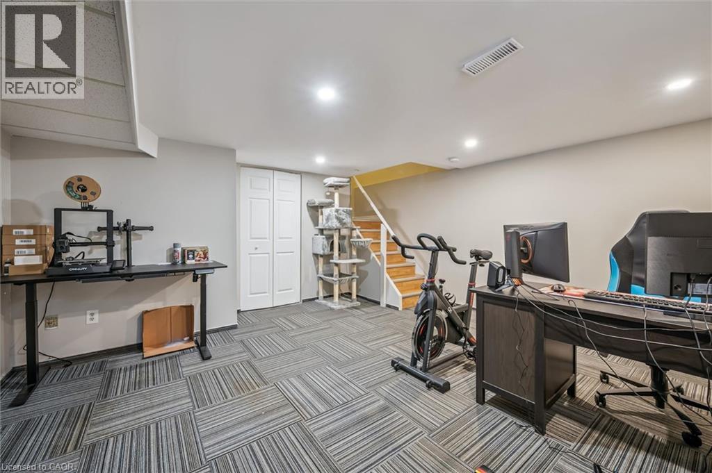 165 GREEN VALLEY Drive Unit# 14 thumbnail 18