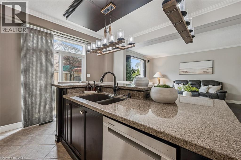 707 COMMONWEALTH Crescent thumbnail 17