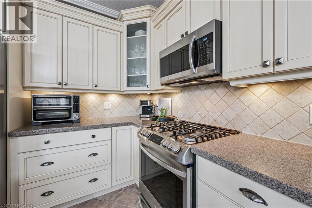 707 COMMONWEALTH Crescent thumbnail 16