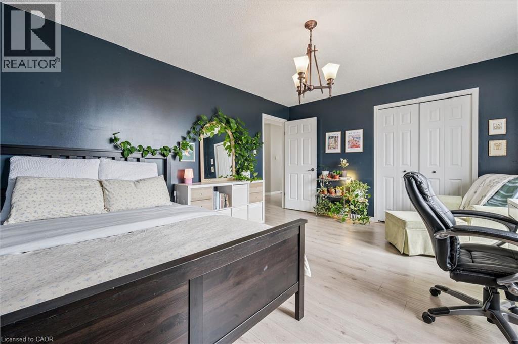 707 COMMONWEALTH Crescent thumbnail 22