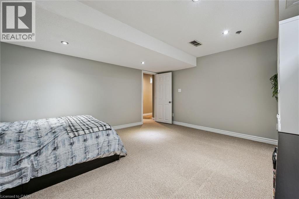 707 COMMONWEALTH Crescent thumbnail 39