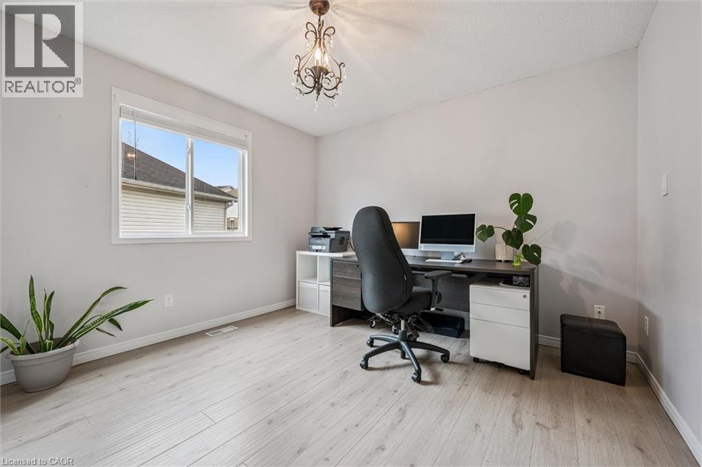 707 COMMONWEALTH Crescent thumbnail 25