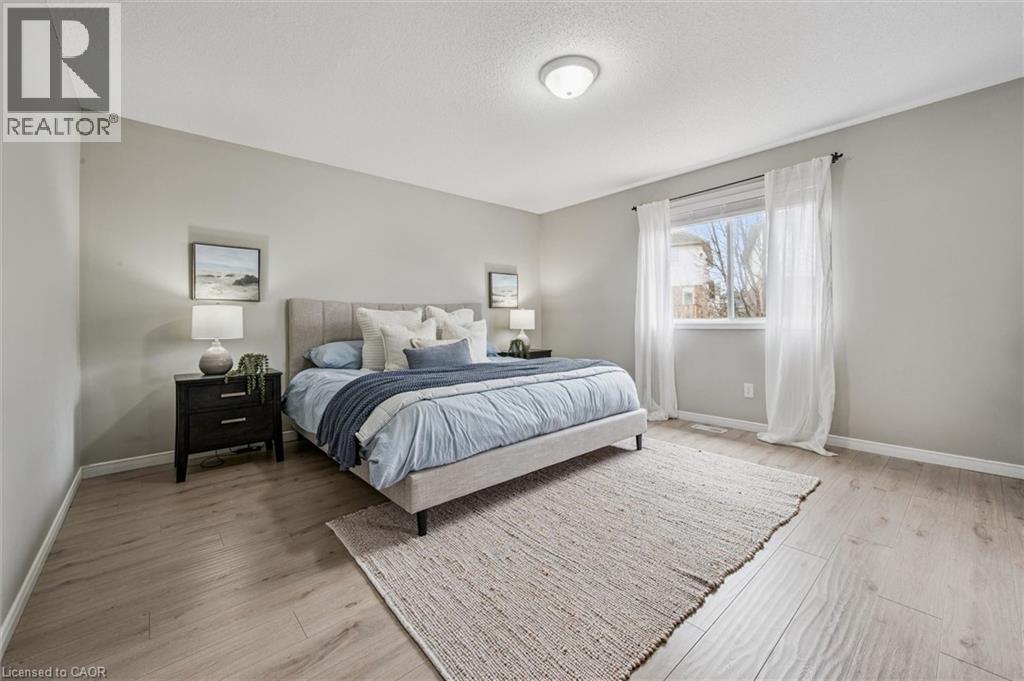 707 COMMONWEALTH Crescent thumbnail 29