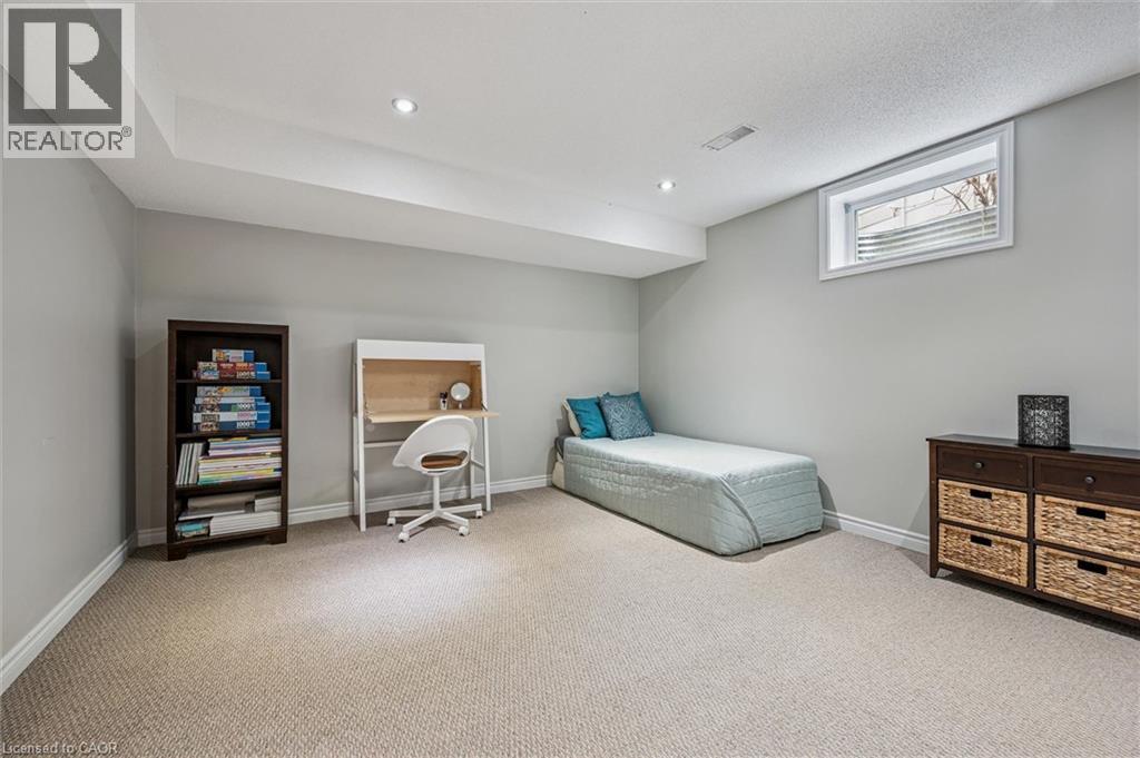 707 COMMONWEALTH Crescent thumbnail 36