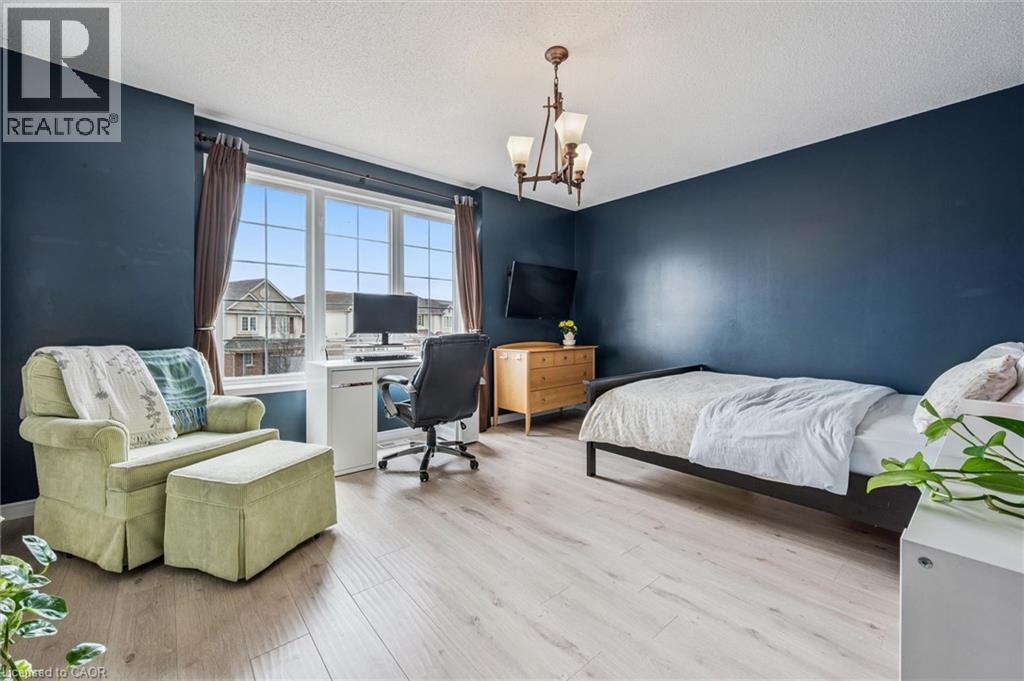 707 COMMONWEALTH Crescent thumbnail 21