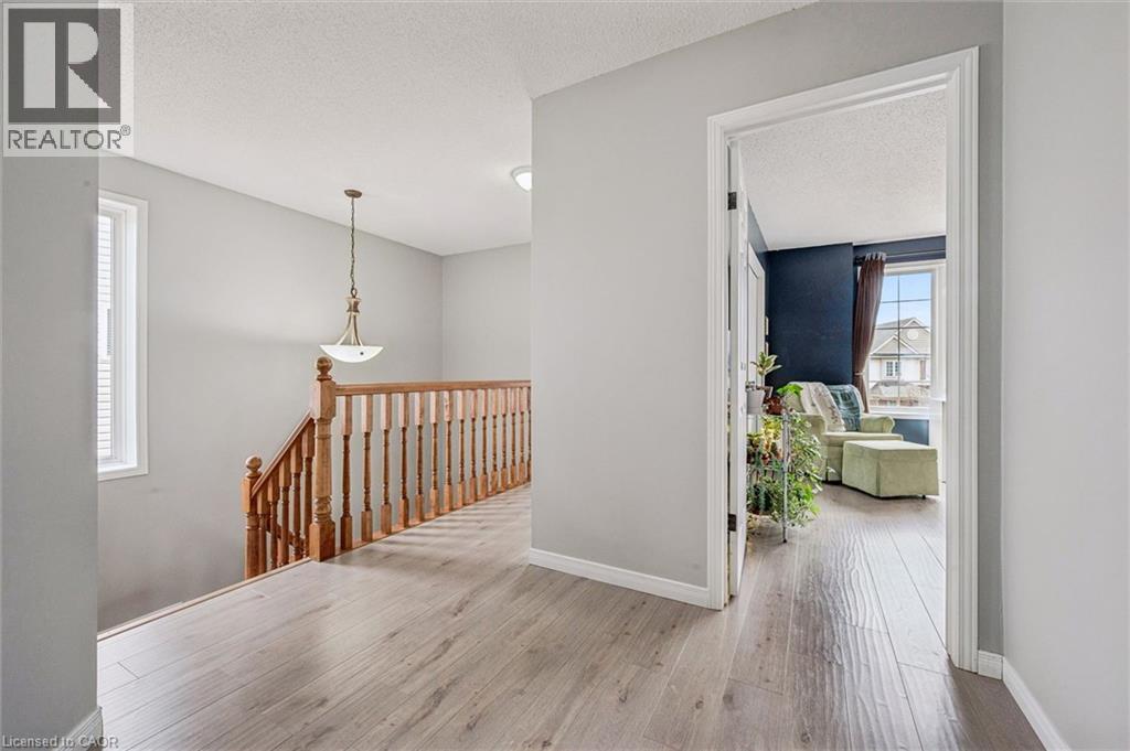 707 COMMONWEALTH Crescent thumbnail 20