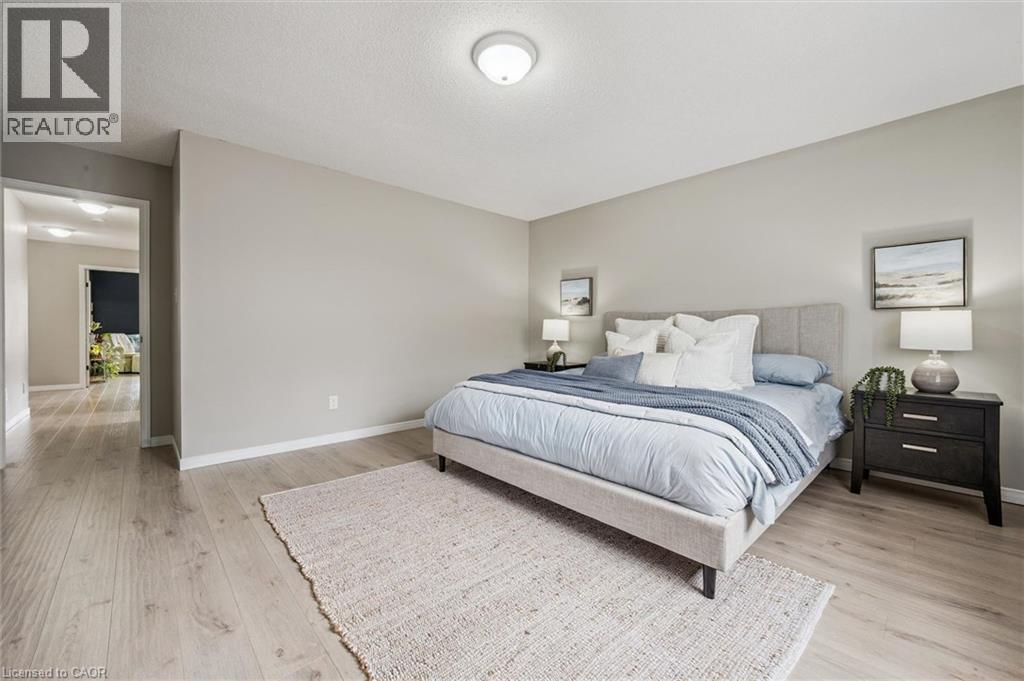 707 COMMONWEALTH Crescent thumbnail 31