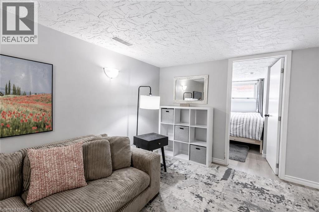 110 LORNE Crescent thumbnail 28