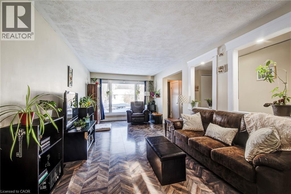 71 SHADELAND Crescent thumbnail 8