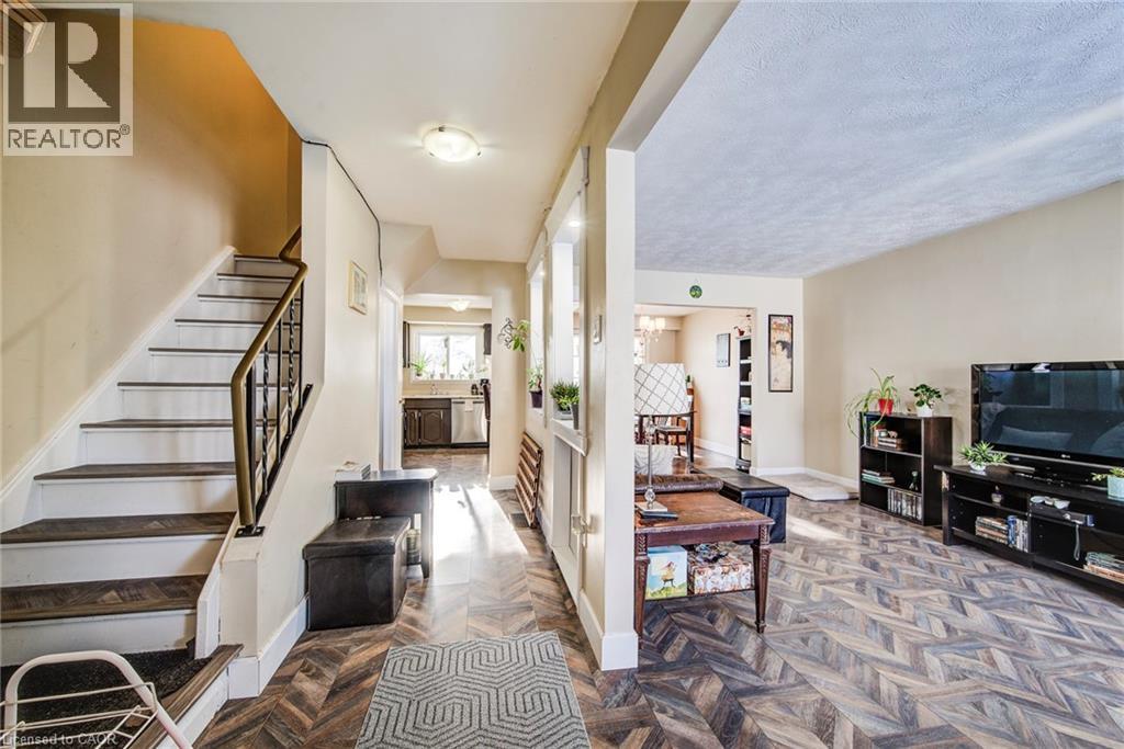 71 SHADELAND Crescent thumbnail 4