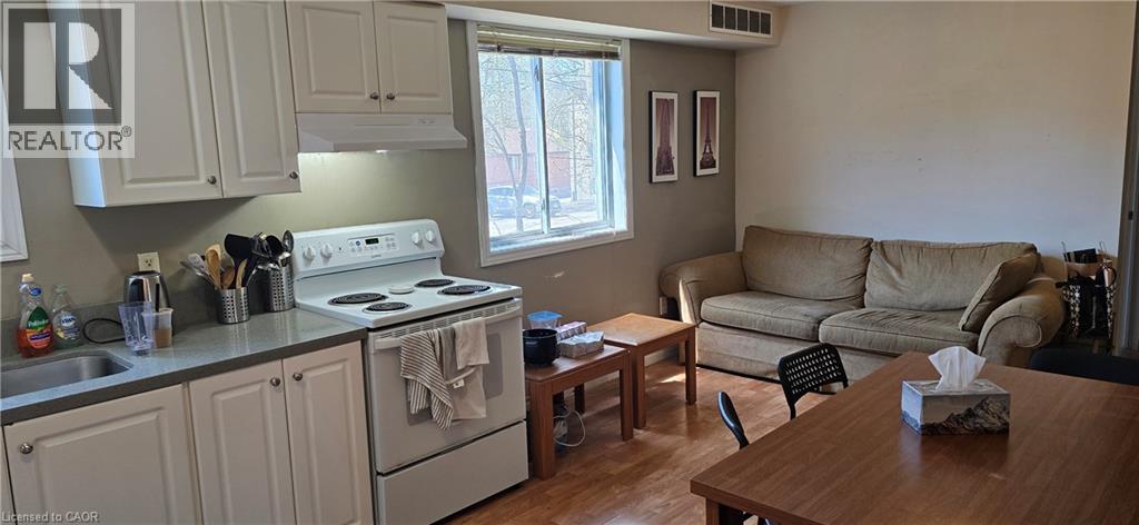 16 COLUMBIA Street W thumbnail 3