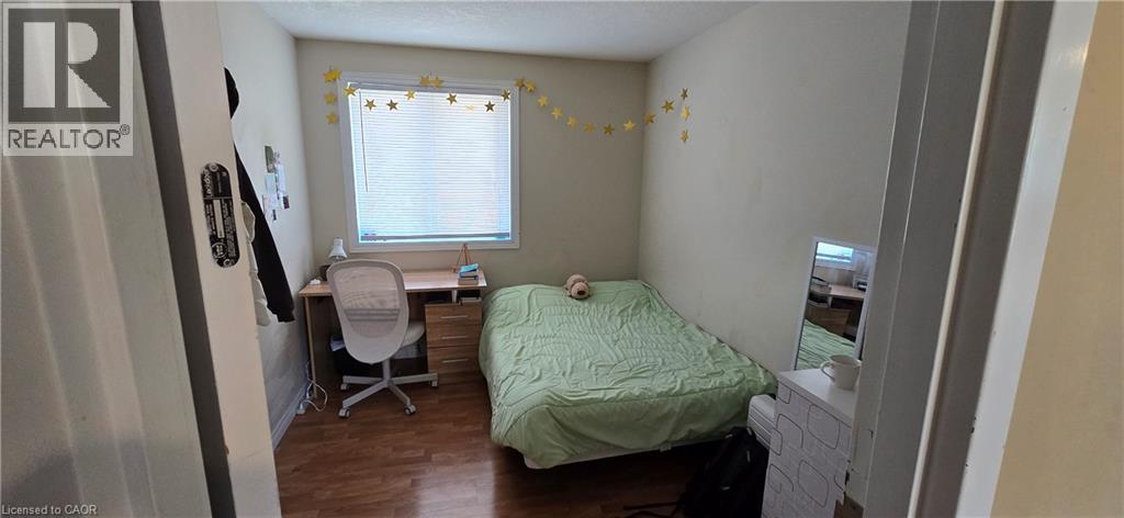 16 COLUMBIA Street W thumbnail 4