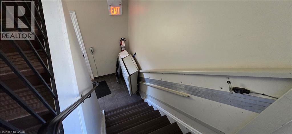 16 COLUMBIA Street W thumbnail 8