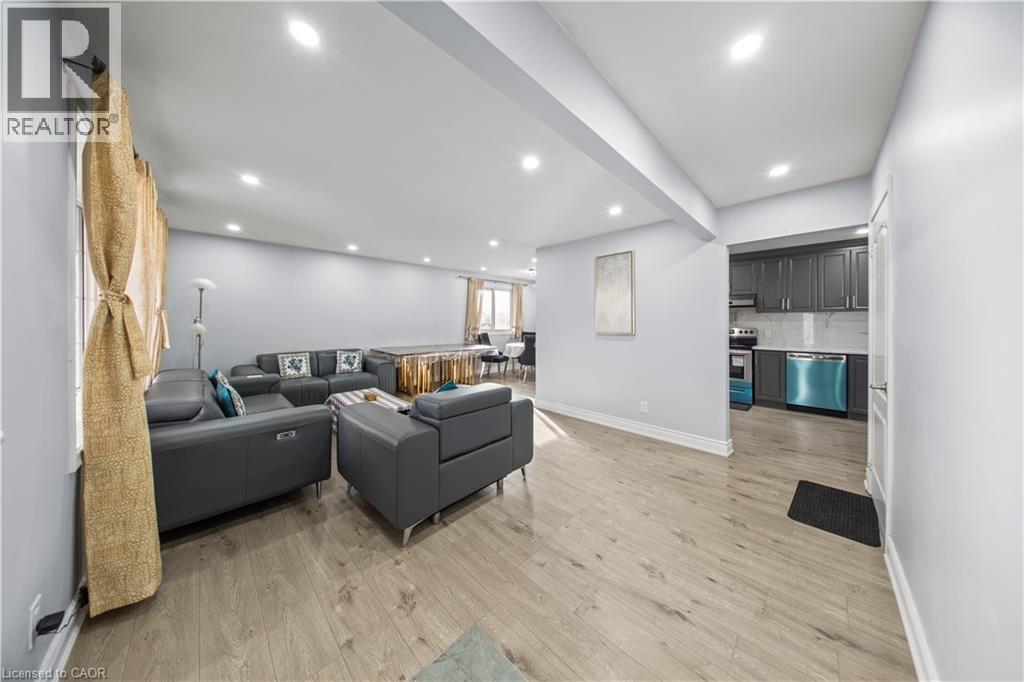 42 TUPPER Crescent thumbnail 3