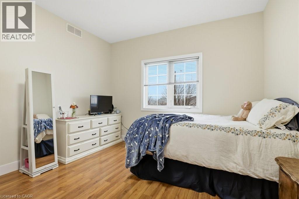 152 LASCHINGER Boulevard thumbnail 15