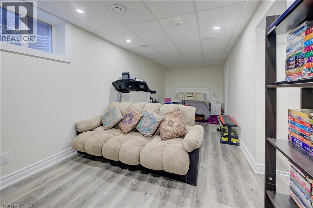 12 BUGDALE Drive thumbnail 32