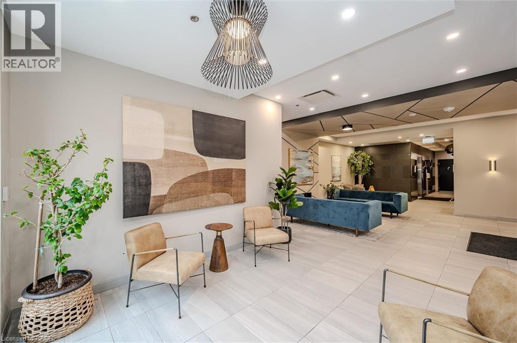 60 CHARLES Street W Unit# 1902 thumbnail 3