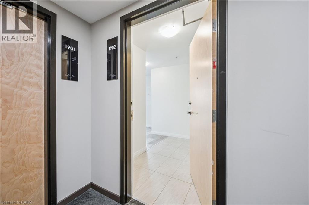 60 CHARLES Street W Unit# 1902 thumbnail 7