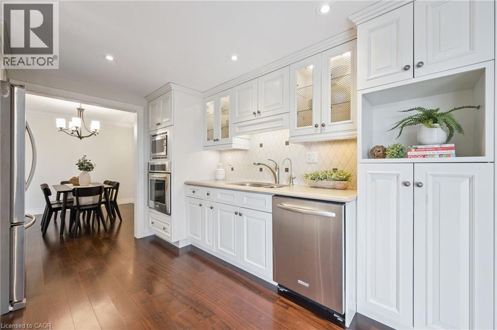 265 WESTCOURT Place Unit# 1010 thumbnail 13