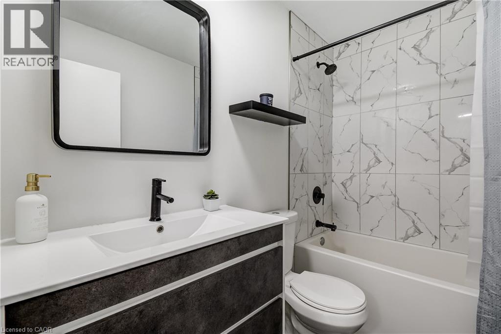 135 S CHALMERS Street S Unit# 18 thumbnail 27