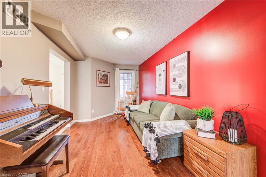 90 UDVARI Crescent thumbnail 13