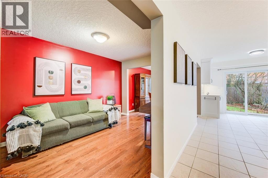 90 UDVARI Crescent thumbnail 10