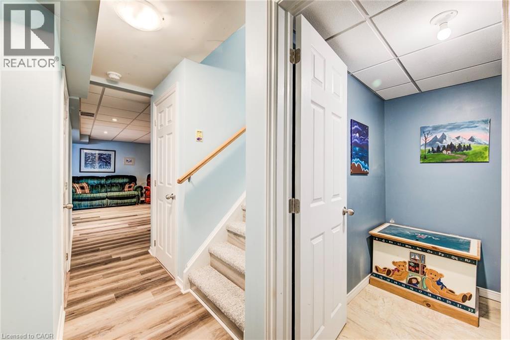 90 UDVARI Crescent thumbnail 31