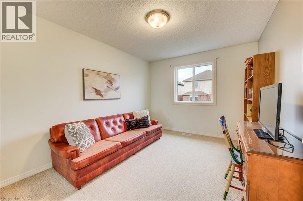 90 UDVARI Crescent thumbnail 26