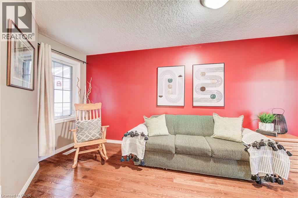 90 UDVARI Crescent thumbnail 11