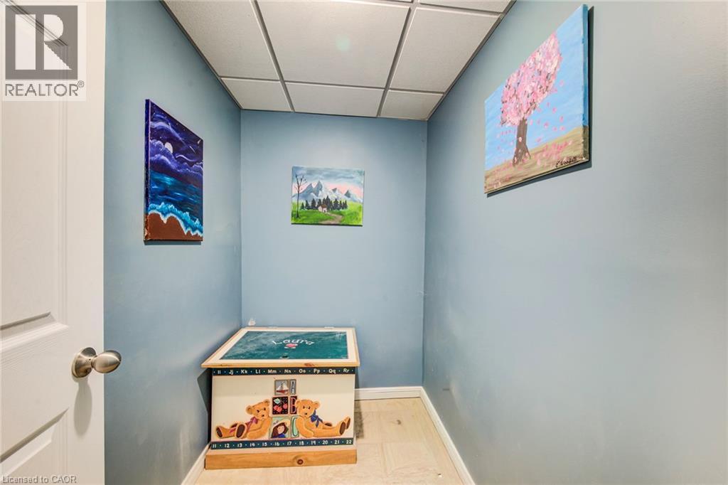 90 UDVARI Crescent thumbnail 32