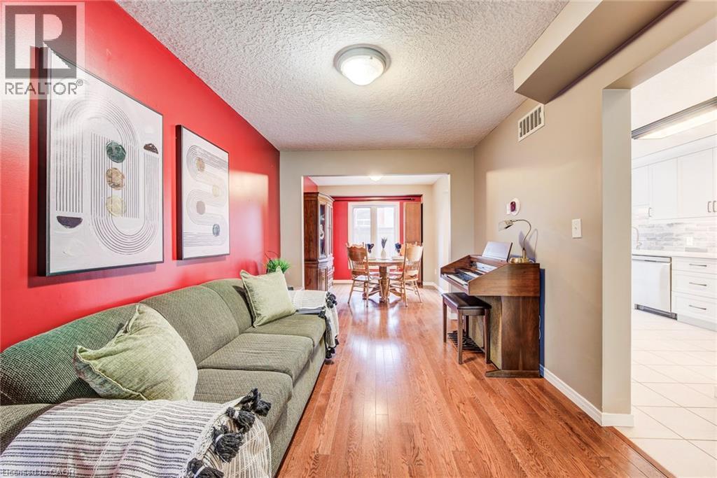 90 UDVARI Crescent thumbnail 12