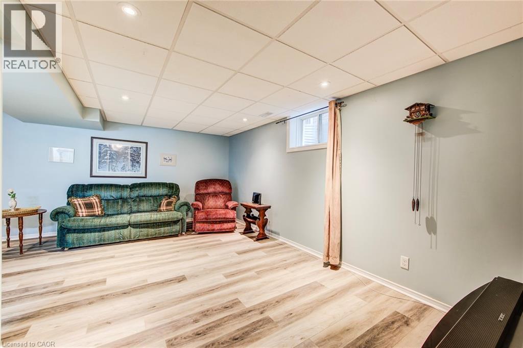 90 UDVARI Crescent thumbnail 33