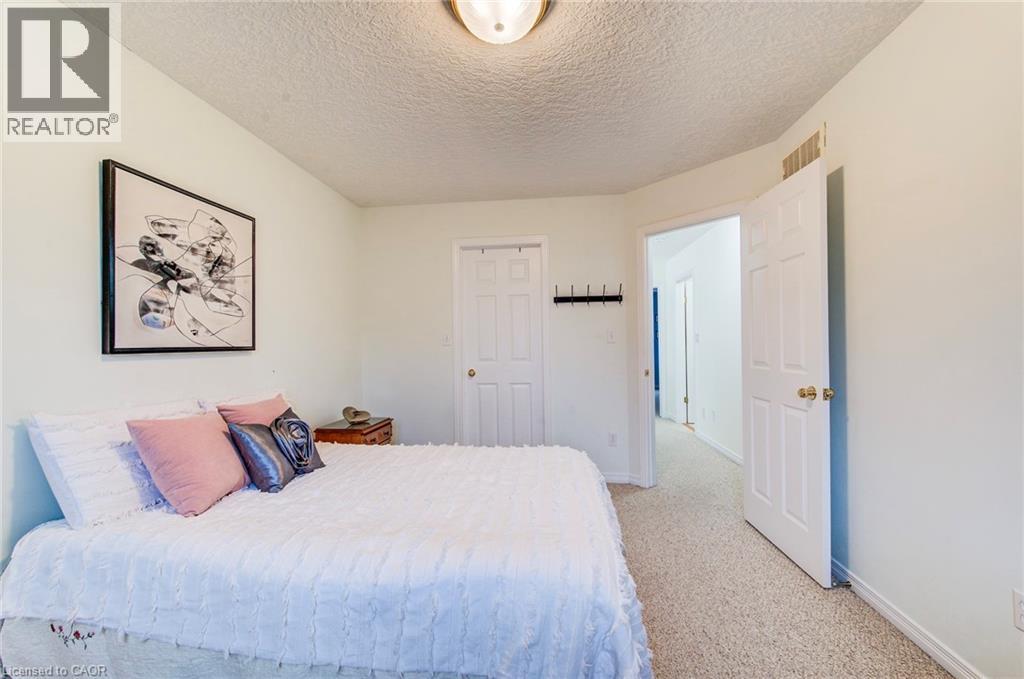 90 UDVARI Crescent thumbnail 25