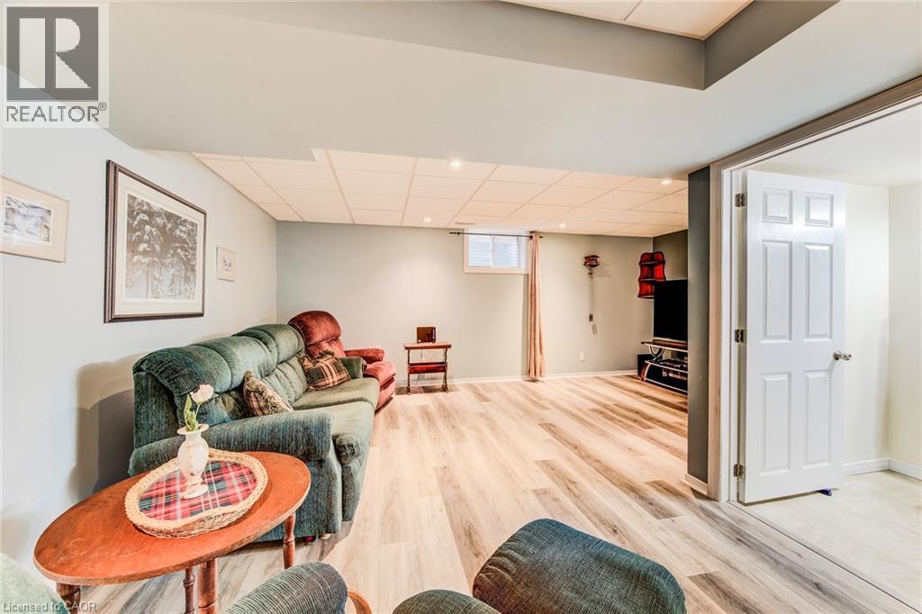 90 UDVARI Crescent thumbnail 36