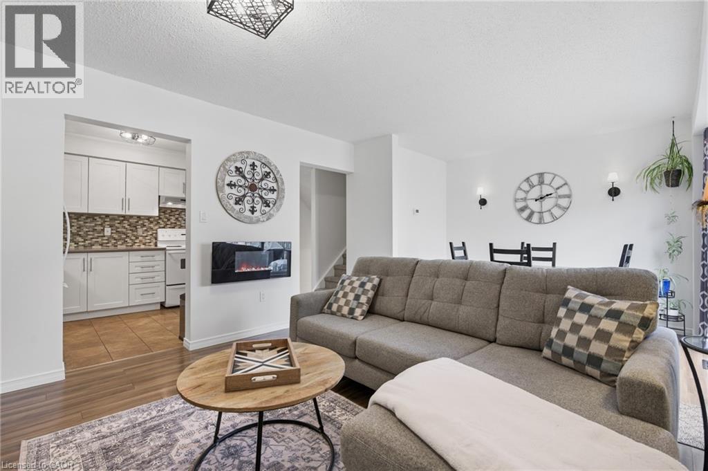 125 SEKURA Crescent Unit# 19 thumbnail 12