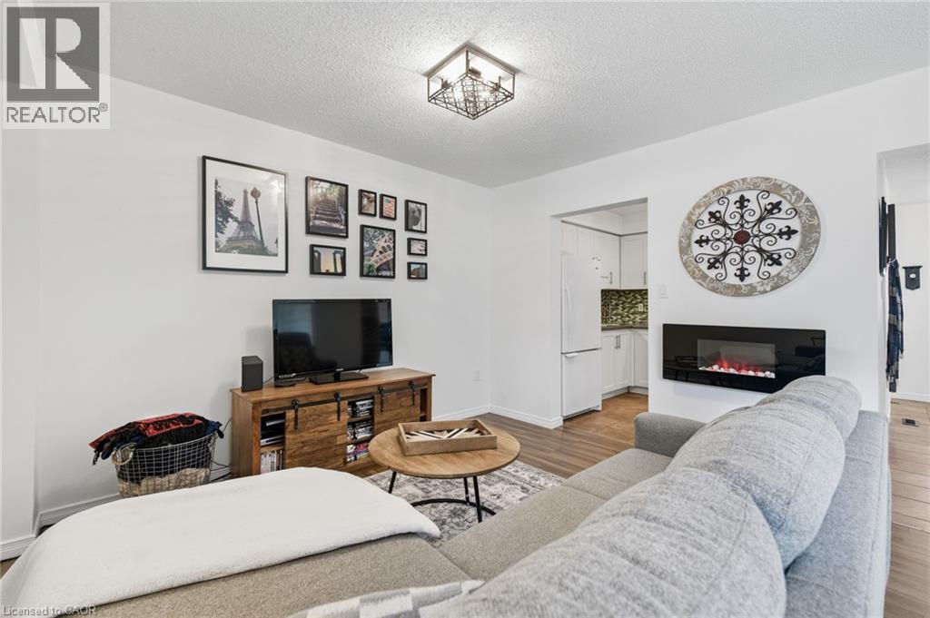 125 SEKURA Crescent Unit# 19 thumbnail 13