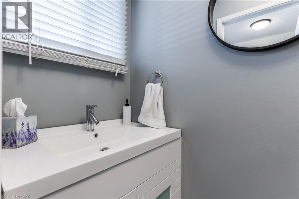 125 SEKURA Crescent Unit# 19 thumbnail 15