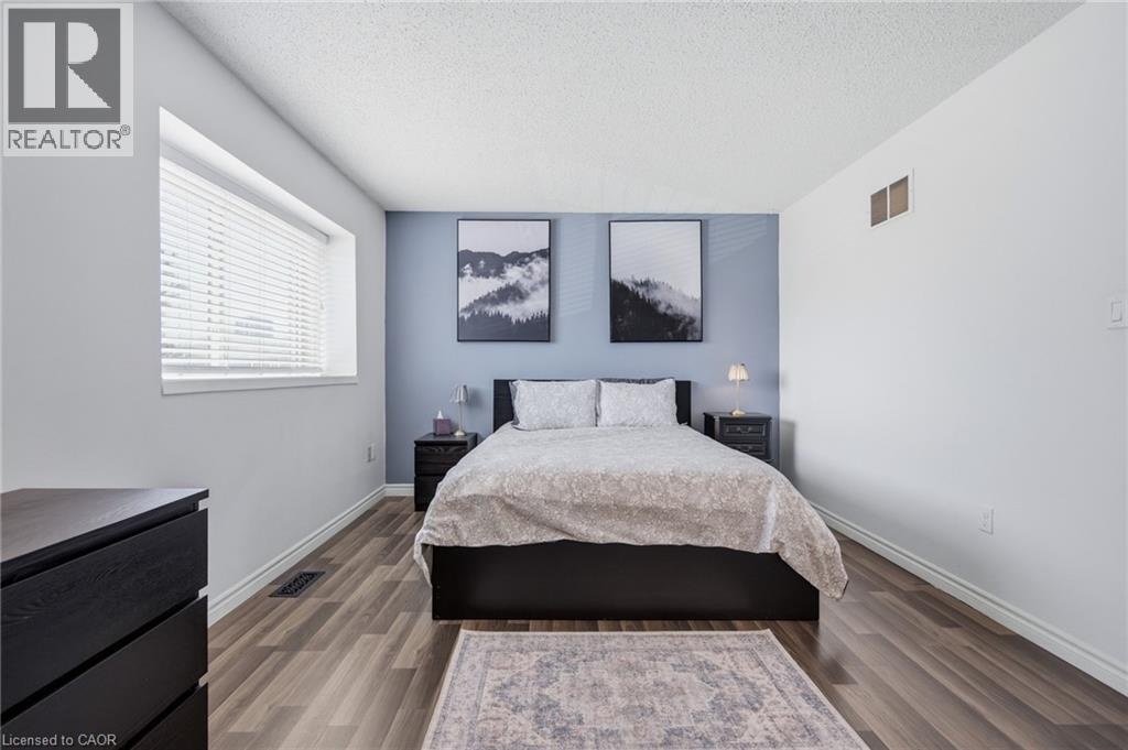 125 SEKURA Crescent Unit# 19 thumbnail 17