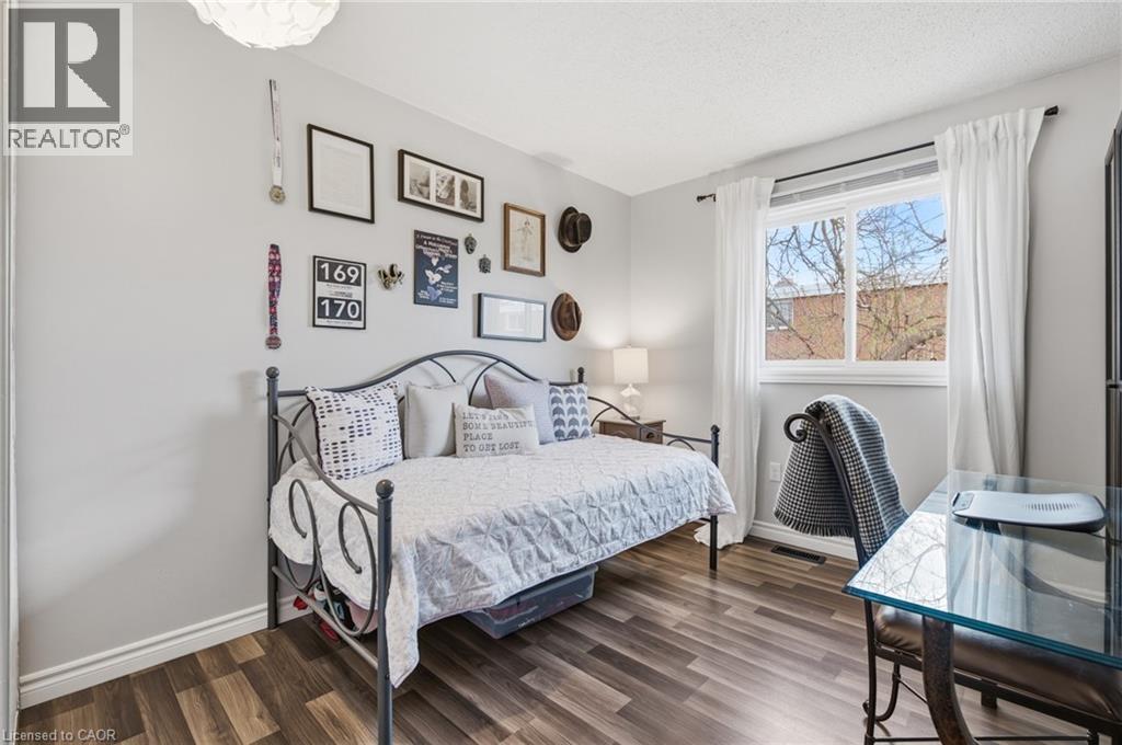 125 SEKURA Crescent Unit# 19 thumbnail 19