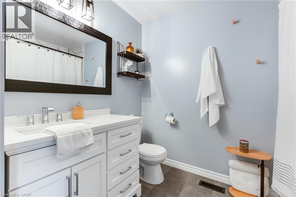 125 SEKURA Crescent Unit# 19 thumbnail 21