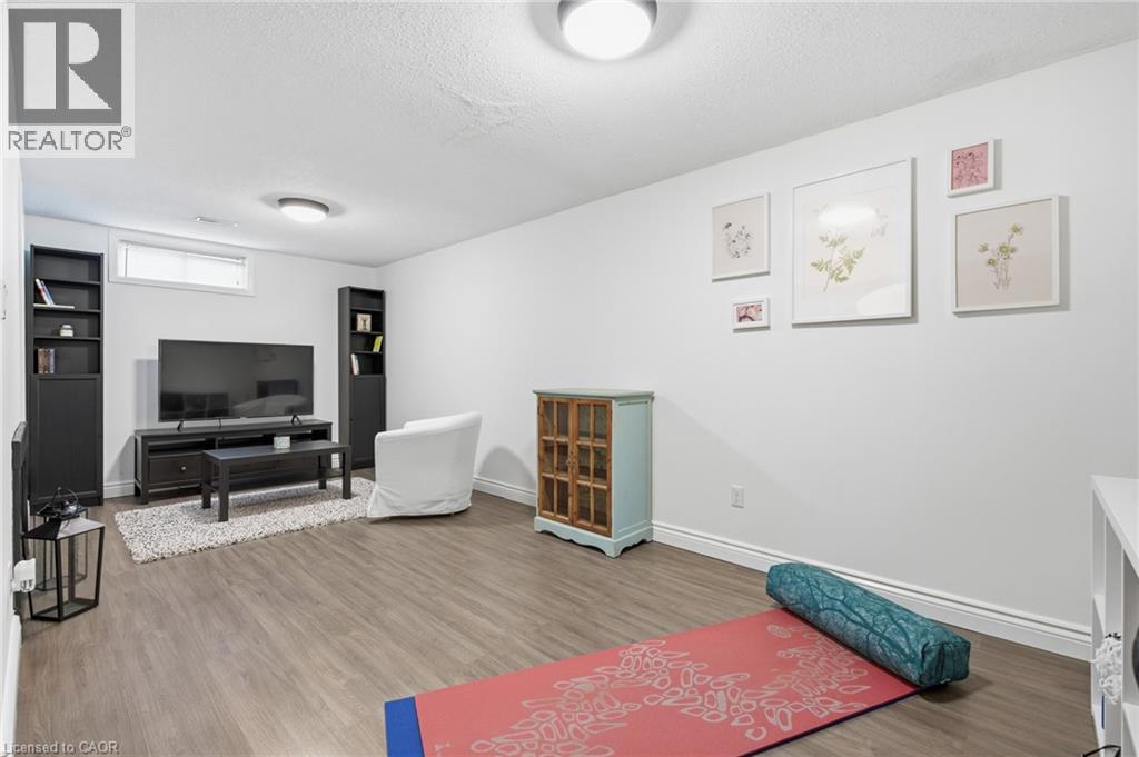 125 SEKURA Crescent Unit# 19 thumbnail 22