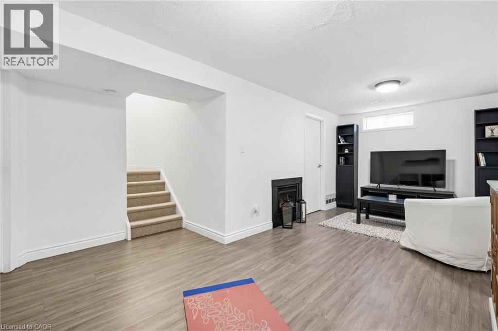 125 SEKURA Crescent Unit# 19 thumbnail 23