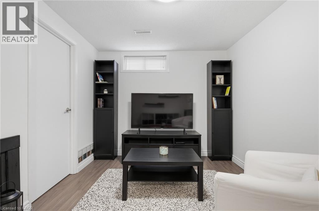 125 SEKURA Crescent Unit# 19 thumbnail 24