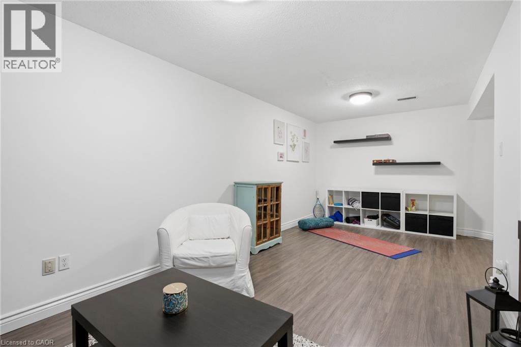 125 SEKURA Crescent Unit# 19 thumbnail 25