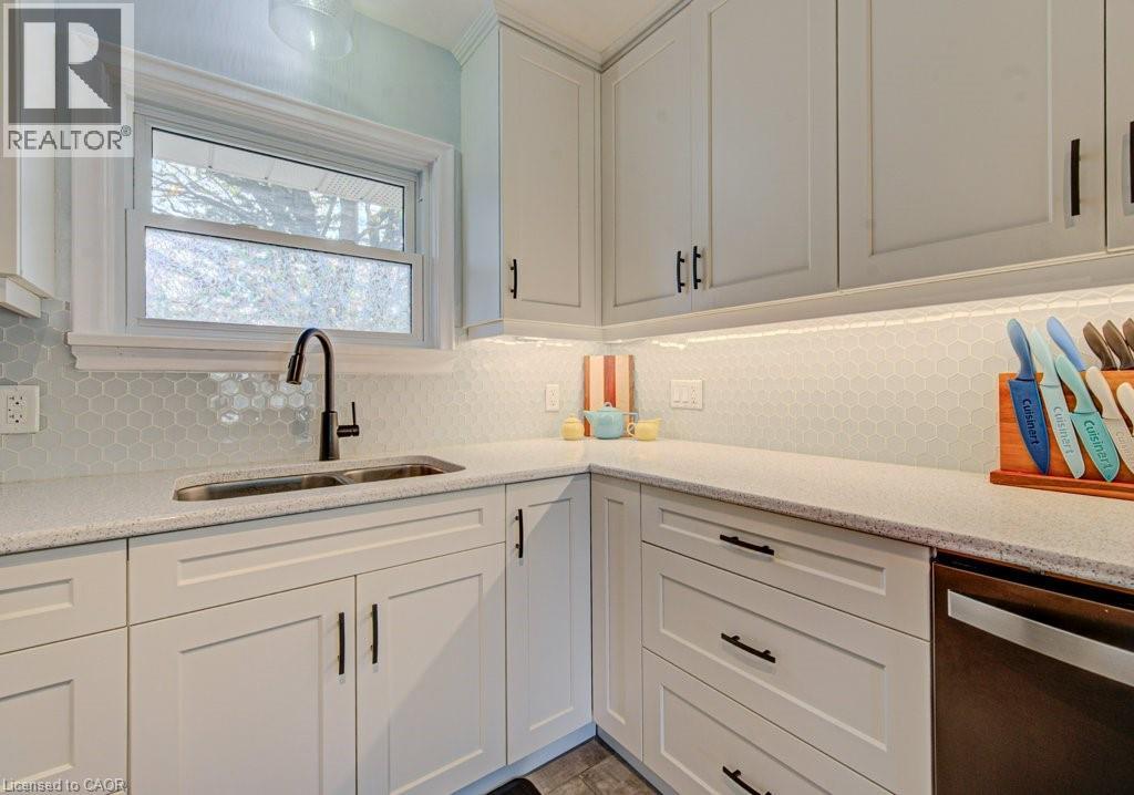 549 DUNBAR Road thumbnail 16