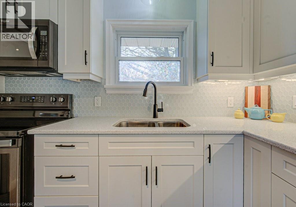 549 DUNBAR Road thumbnail 17