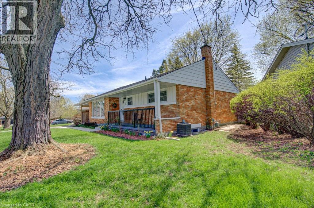 549 DUNBAR Road thumbnail 3